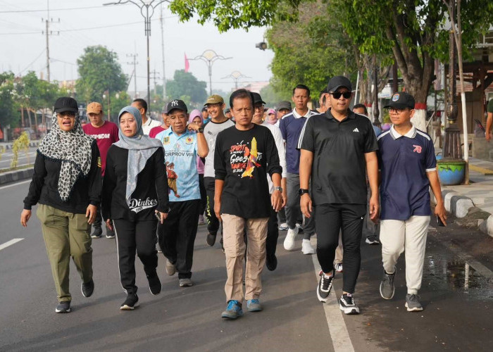 Jum’at Berkah Mas Pj Wali Kota:  Jalan Sehat,  Tanam Tabebuya, Bersihkan Masjid