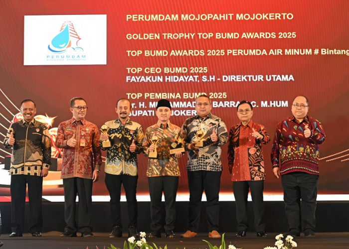 Perumdam Mojopahit Sabet Bintang 5 dan Golden Trophy di TOP BUMD Awards 2025
