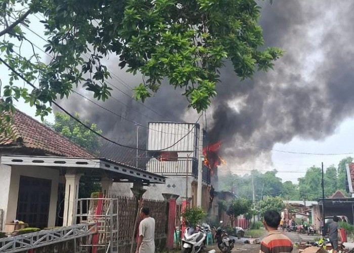 Home Industri Sepatu di Mojokerto Terbakar, Satu Karyawan Alami Luka Bakar