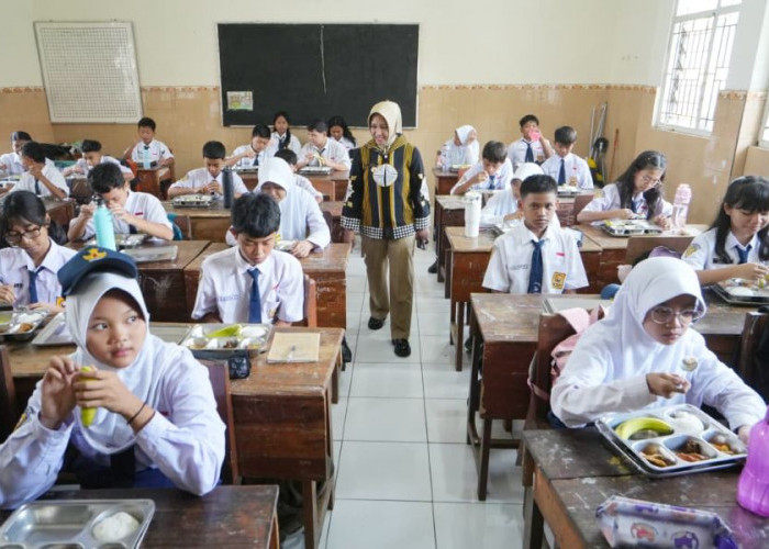 Pastikan 21.760 MBG Tak Bermasalah, Wali Kota Mojokerto Pantau Distribusinya di Sekolah