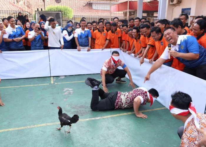 Meriahkan HUT ke - 80 RI, Lapas Mojokerto Gelar Lomba Tangkap Ayam 