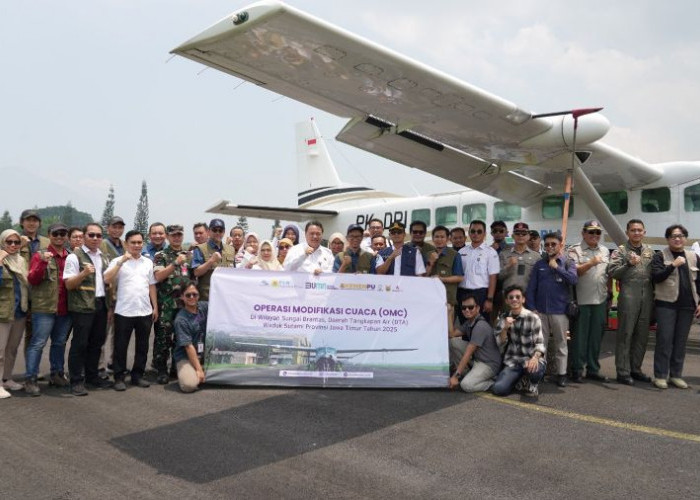 PJT I Gelar Operasi Modifikasi Cuaca untuk Jaga ketahanan Air di Wilayah Sungai Brantas