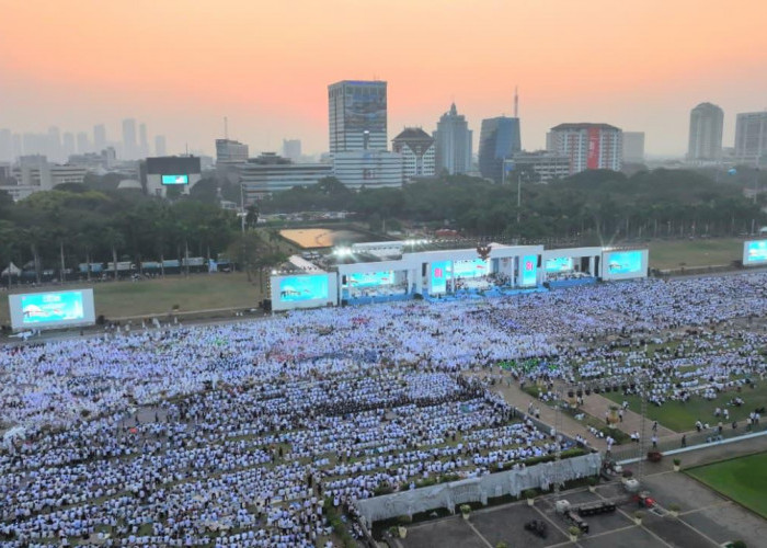Monas Memutih oleh Jemaah, Zikir dan Doa Kebangsaan HUT RI ke-81 Dihadiri Lebih dari 100 Ribu Orang