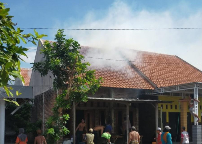 Rumah Warga di Ngoro Mojokerto Terbakar, Ruang Tamu dan Depan Kamar Terdampak
