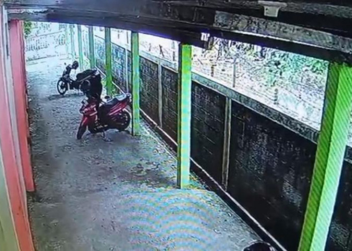 Motor Staf SMPN 1 Kutorejo Mojokerto Raib Digondol Maling, Aksi Terekam CCTV