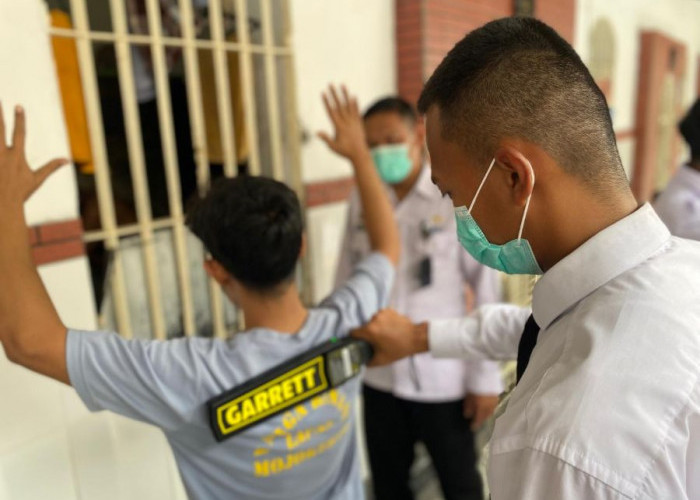 Perketat Keamanan, Lapas Mojokerto Razia Blok Kamar WBP