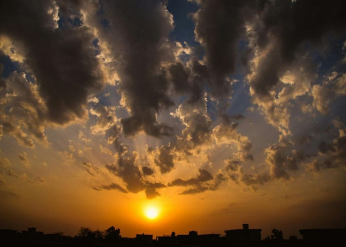 Peringatan BMKG Juanda, Waspadai Cuaca Ekstrem 10 Hari ke Depan