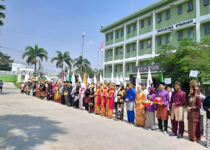 Universitas KH Abdul Chalim Sambut Mahasiswa Baru dengan Parade Budaya