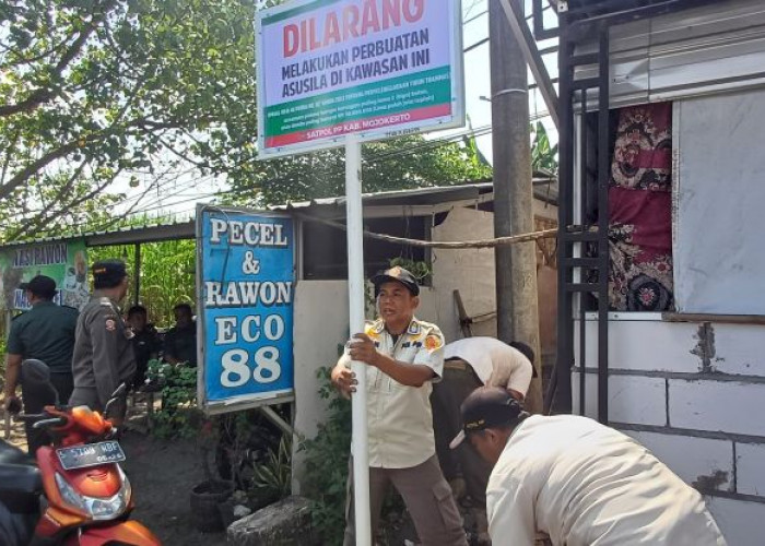 Dugaan Menyediakan Prostitusi, Papan Larangan Asusila Dipasang di Warung Remang-remang Desa Japanan Mojokerto 