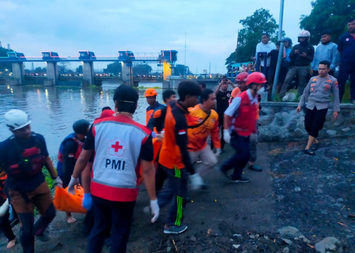 Mayat Perempuan Tanpa Identitas Ditemukan Mengapung di Sungai Brantas Mojokerto