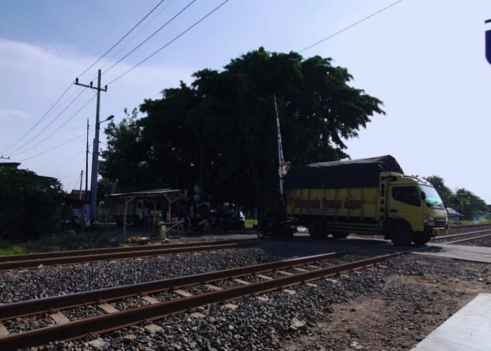 Kerap Terjadi Macet, Akses Jalan di Perlintasan Kereta Api Damarsih Mojokerto Bakal Diperlebar