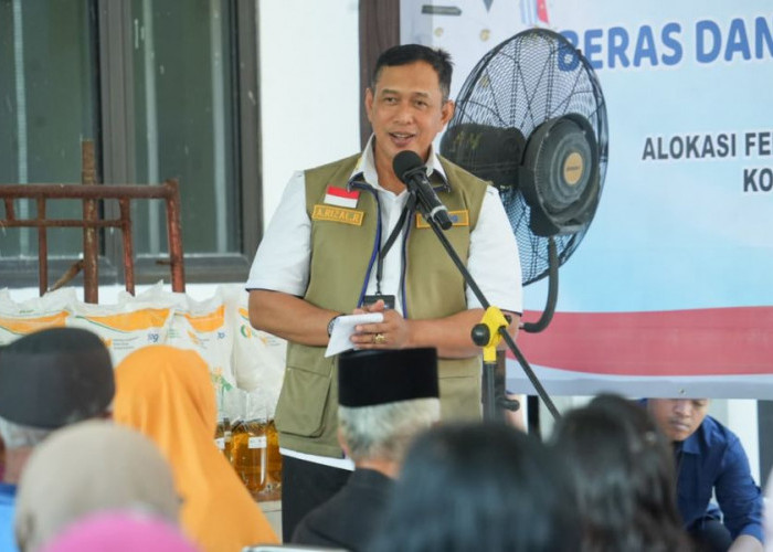 Dirut Bulog Sidak Pasar Wonokromo Surabaya, Pastikan Harga Stabil di Tengah Rekor Stok Beras Nasional