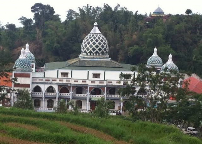 3 Masjid Menawan di Pacet dan Trawas yang terletak di Lereng  Gunung Cocok untuk Itikaf 