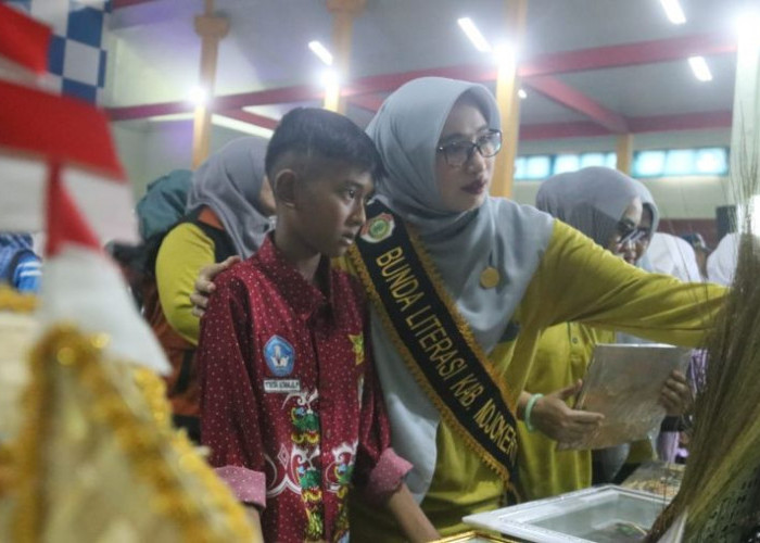 HAN 2026, Pemkab Mojokerto Salurkan Beasiswa Rp421,7 Juta untuk 250 Siswa dan Luncurkan Dua Buku Literasi