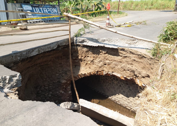 Jembatan  di Dusun Sumberjati Jatirejo Mojokerto Ambruk