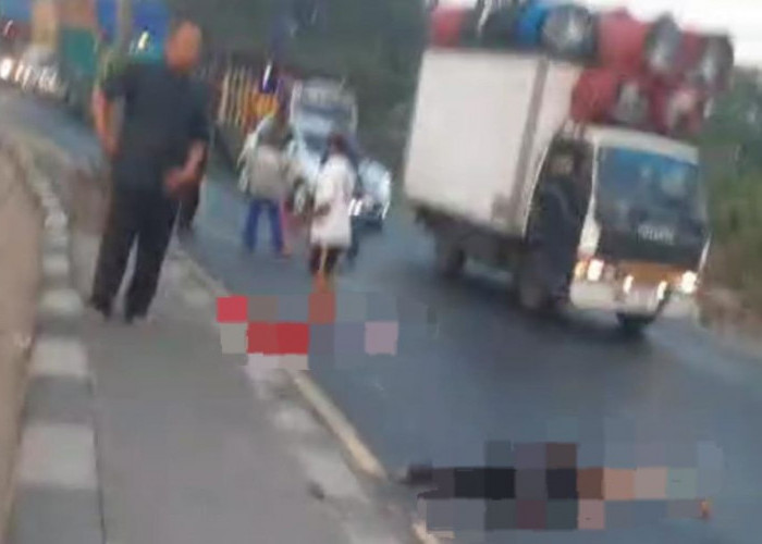 Pemotor Tewas Usai Tertabrak Truk di Mojokerto