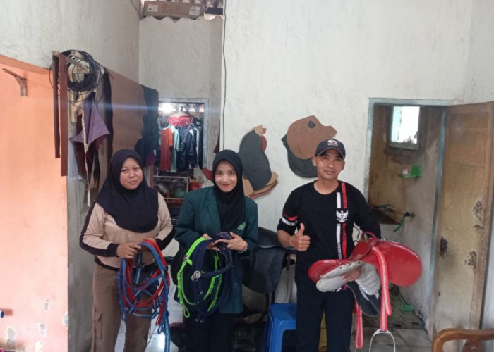 Dari Bengkel Sederhana di Trawas, Kerajinan Pelana Kuda Warisan Keluarga Ini Menembus Pasar Malaysia