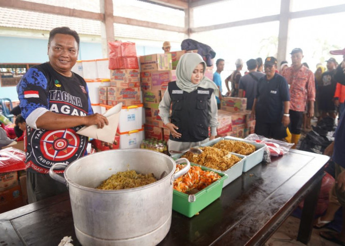 Pemkab Mojokerto Gelontorkan Bansos Beras 10 kg per KK untuk Korban Banjir