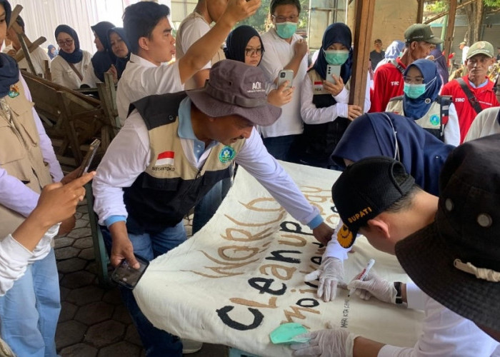 Resik-Resik Peken, Bupati Mojokerto Ajak Warga Peduli Lingkungan