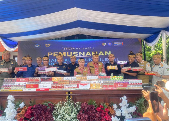 11 Juta Rokok Ilegal Dimusnahkan di Mojokerto, Gus Barra Raih Penghargaan dari Bea Cukai