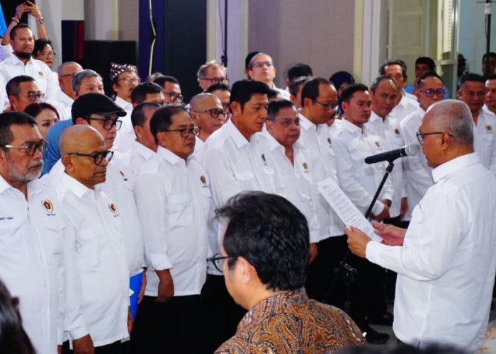 Pengurus Resmi Dikukuhkan di Solo, Ketua Umum PWI Pusat : Persatuan Adalah Kunci