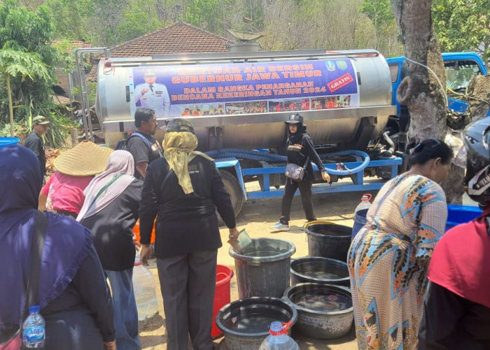 Keluarga Alumni Universitas Jember Gelontorkan Air Bersih di Wilayah Kekeringan Trenggalek