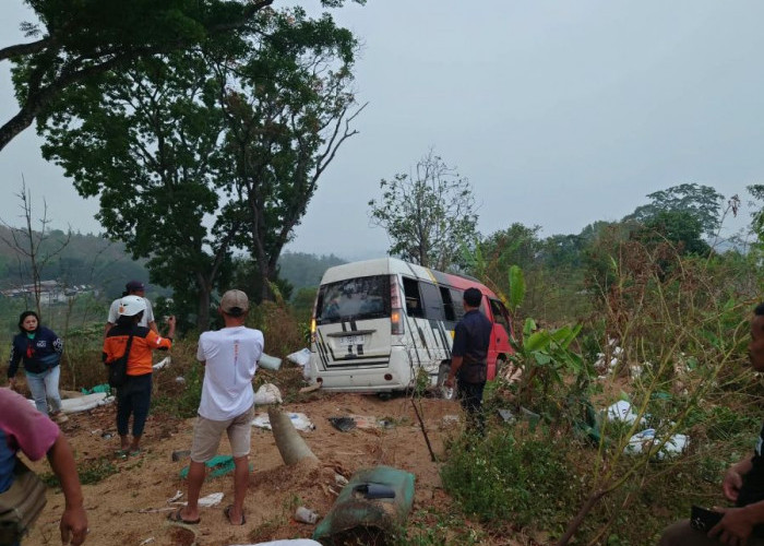 Minibus Rombongan Keluarga Asal Bojonegoro Alami Rem Blong di Mojokerto, 8 Orang Luka