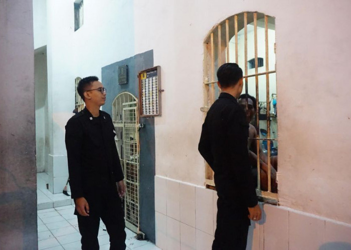 Cegah Gangguan Kamtib, Petugas Lapas Mojokerto Intensifkan Troling di Blok Hunian 