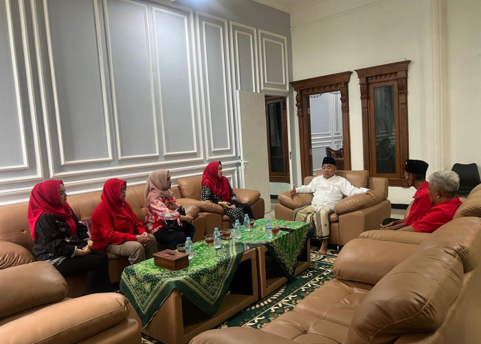 Kunjungi Kiai Asep, DPC PDIP Kabupaten Mojokerto Sampaikan Mulai Membuka Penjaringan Cabup dan Cawabup Pilkada