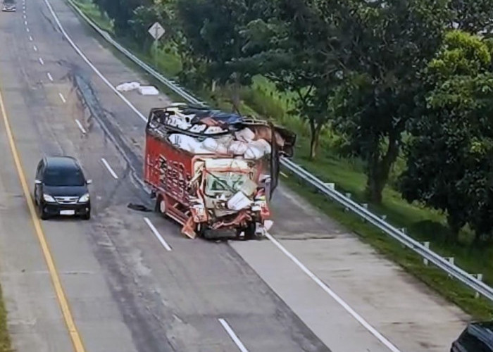 Dua Truk Terlibat Kecelakaan di Tol Jombang - Mojokerto, Dua Orang Tewas