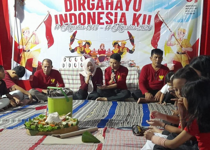 Tasyakuran HUT RI, di RT 9 GPI Wates Kota Mojokerto Berlangsung Khidmat Diwarnai Live Music