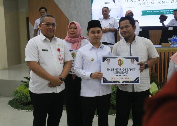 Setelah 6000 Guru TPQ, Giliran  788 GTT dan PTT di Kabupaten Mojokerto Terima Insentif