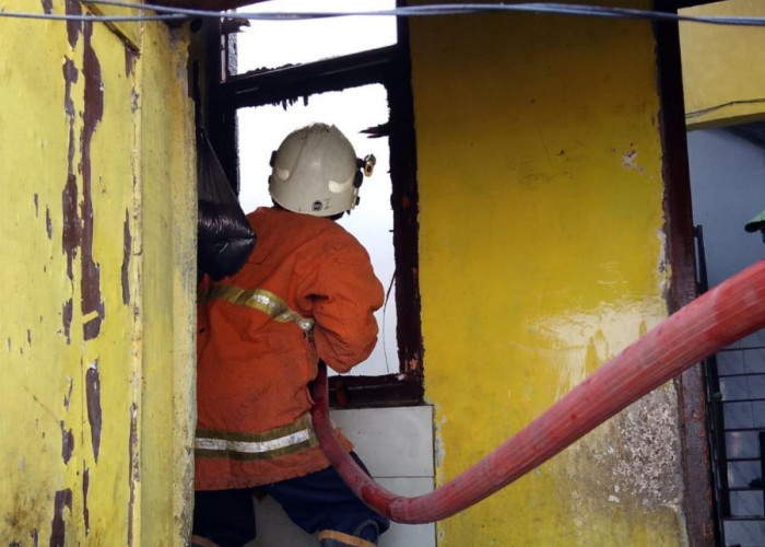 Rumah Warga di Mojokerto Terbakar, Diduga Disebabkan Ponsel Meledak Saat Dicas