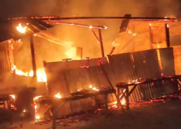 Warung Kopi di Dawarblandong Ludes Terbakar, Polisi Selidiki Penyebab Kebakaran