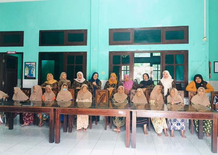 Persatuan Istri Karyawan KAI Berbagi Kasih ke Penghuni Rumah Peduli Lansia Tribuana Tunggadewi Kota Mojokerto