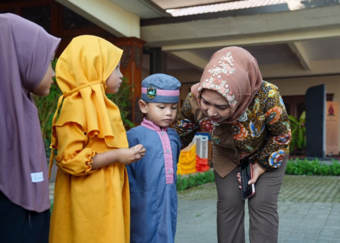 Khitanan Massal Warnai HUT ke-108 Kota Mojokerto, Puluhan Anak Ikuti Layanan Gratis