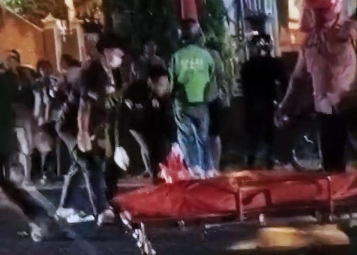 Gagal Salip, Pengendara Motor di Mojokerto Tewas Usai Terlindas Truk
