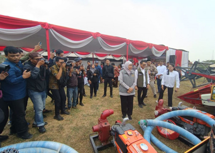 Antisipasi Kemarau Panjang, Petani Mojokerto Dapat 7 Alsintan dari Pemprov Jatim