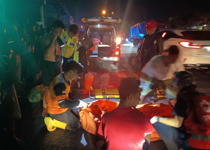 Ibu Tewas Diduga Terlindas Truk di Simpang Empat Trowulan Mojokerto, Anaknya Selamat