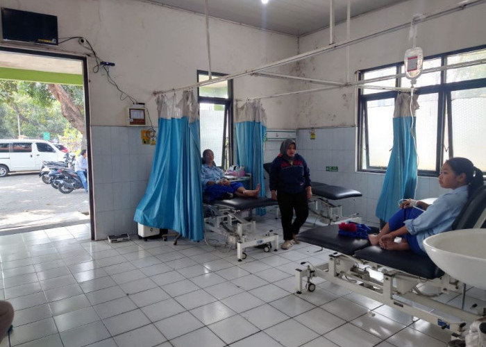 Diduga Usai Santap MBG, Belasan Siswa SMPN 1 Mojoanyar Mojokerto Dilarikan ke Puskesmas