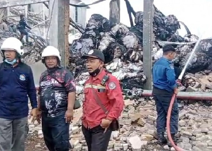 Kebakaran Pabrik Tisu Ngoro Mojokerto Berhasil Dipadamkan