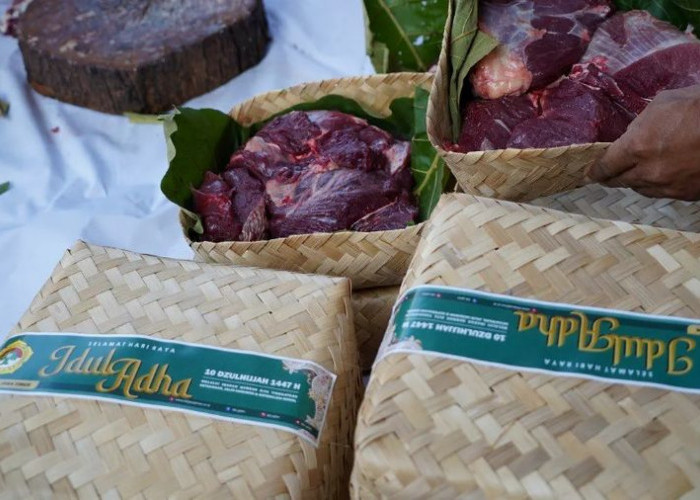 LDII Jatim Dorong Kurban Minim Sampah, Daging Dibagikan dengan Besek Bambu