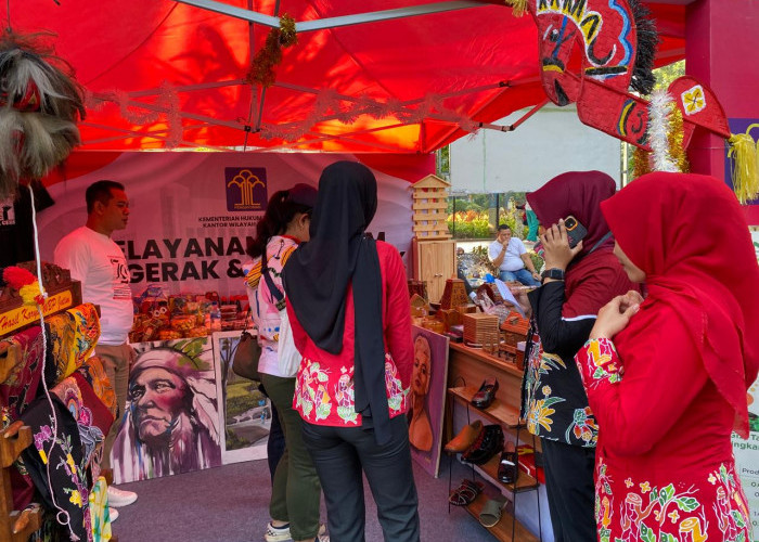 Sepatu dan Tas Karya WBP Lapas Mojokerto Tampil di CFD Kota Surabaya