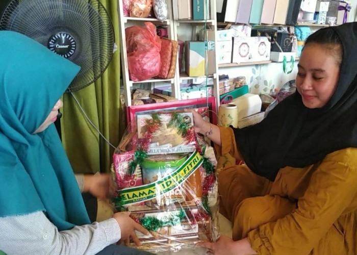 Berkah Ramadan, Bisnis Parcel Pasutri Kota Mojokerto Kebanjiran Orderan, Capai Ratusan Pesanan