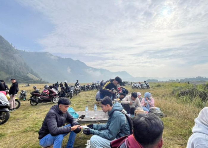 Kisah Unik Menikmati Semangkuk Bakso di Lautan Pasir Bromo
