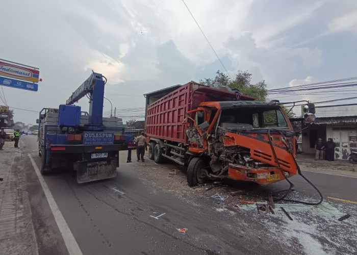 Kecelakaan Beruntun di Mojokerto, Tiga Mobil dan Satu Sepeda Motor, Lima Orang Luka-Luka