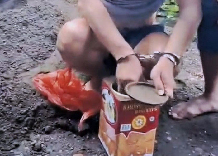 Pengedar Pil Dobel L di Mojokerto Diringkus Polisi, Ribuan Butir Disimpan Dalam Toples Khong Guan