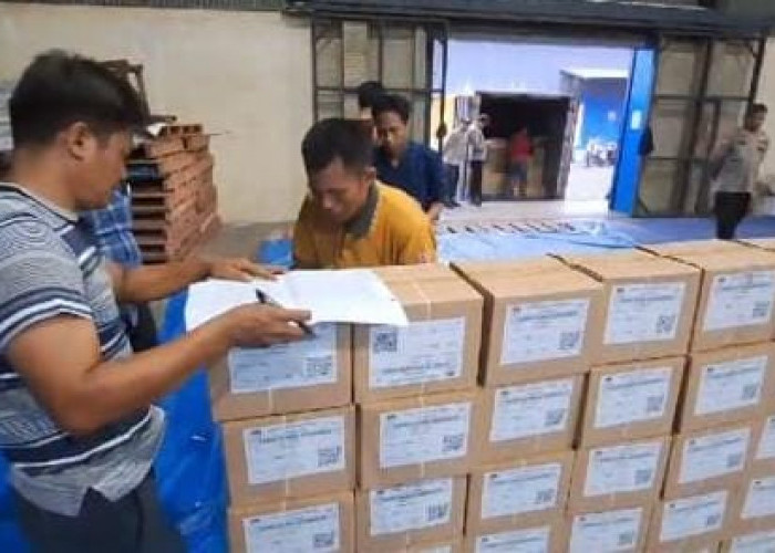 KPU Kabupaten Mojokerto Terima Surat Suara Pilgub Jatim, Langsung Dilakukan Sortir