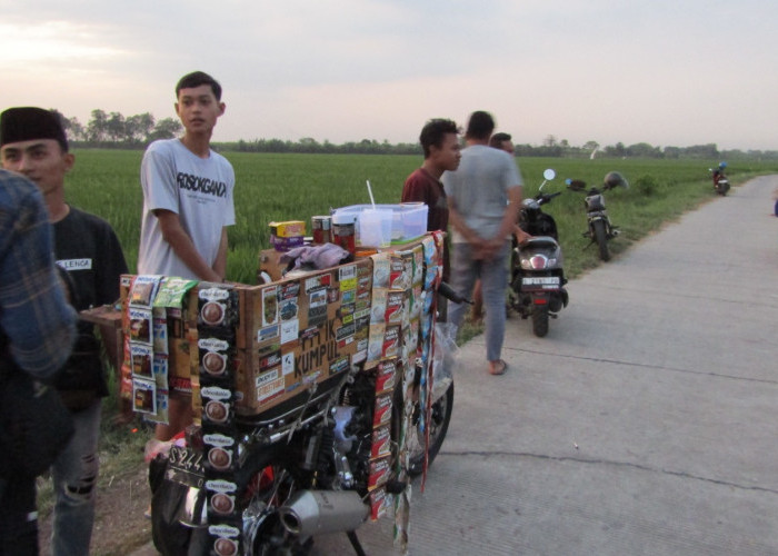 Titik Kumpul Kopi,  Suasana Unik Ngopi di Tengah Sawah Mojokerto