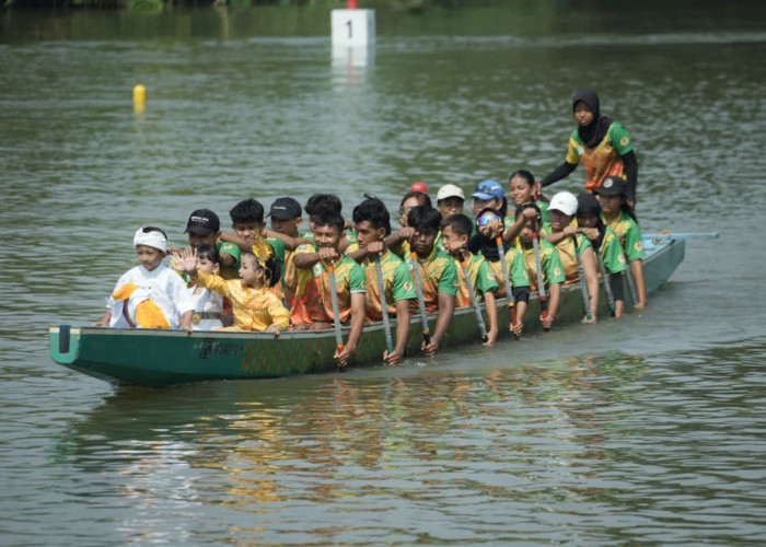 Kejurprov Dayung Piala Gubernur Jatim 2026 Resmi Dibuka, Ratusan Atlet Ramaikan Sungai Ngotok